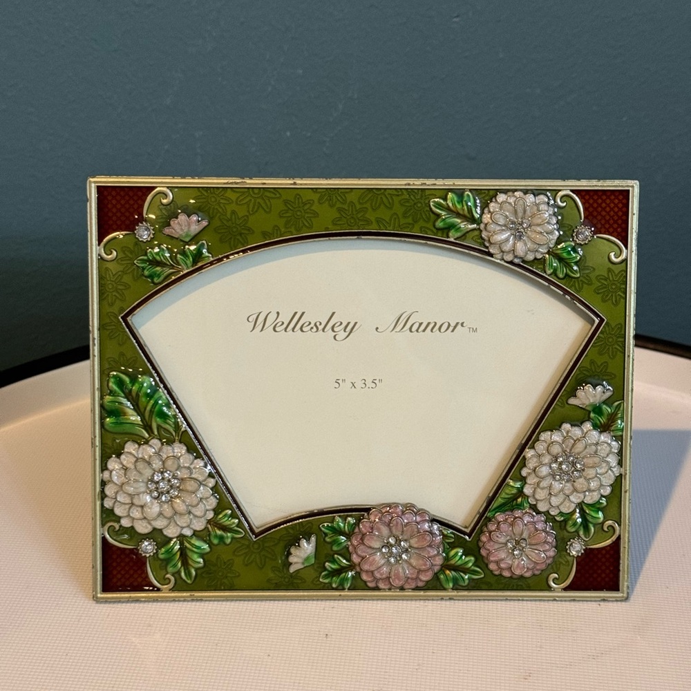 Wellesley Manor Metal Enamel Rhinestones Fan Easel Photo Frame 3.5”x 5”